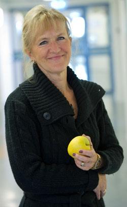 Mai-Lis Hellenius sätter ohälsosamma matvanor på andra plats över farligheterna. Hon bekymrar sig för den nya trenden att äta mycket fett.