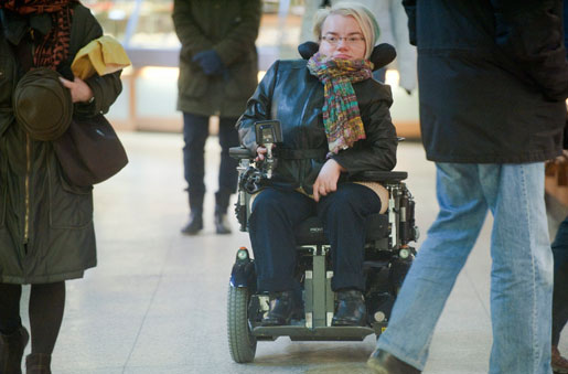 ”Folk vänder sig gärna mot assistenten i stället för mig.” Jessica Smaaland lever med personlig assistans dygnet runt – och det är vanligt att det blir missförstånd.