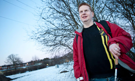 “De vill bara göra sig av med oss för att kunna ta in andra i stället.” Det säger gravt synskadade Mattias Lundberg som jobbat i Taxi Kurirs växel i sju år. 