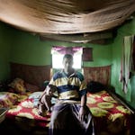 Mizanul Rahman tog lån, sålde korna och arrenderade ut risfälten för att resa till Sverige. Nu är han tillbaka i Kochra, tomhänt.