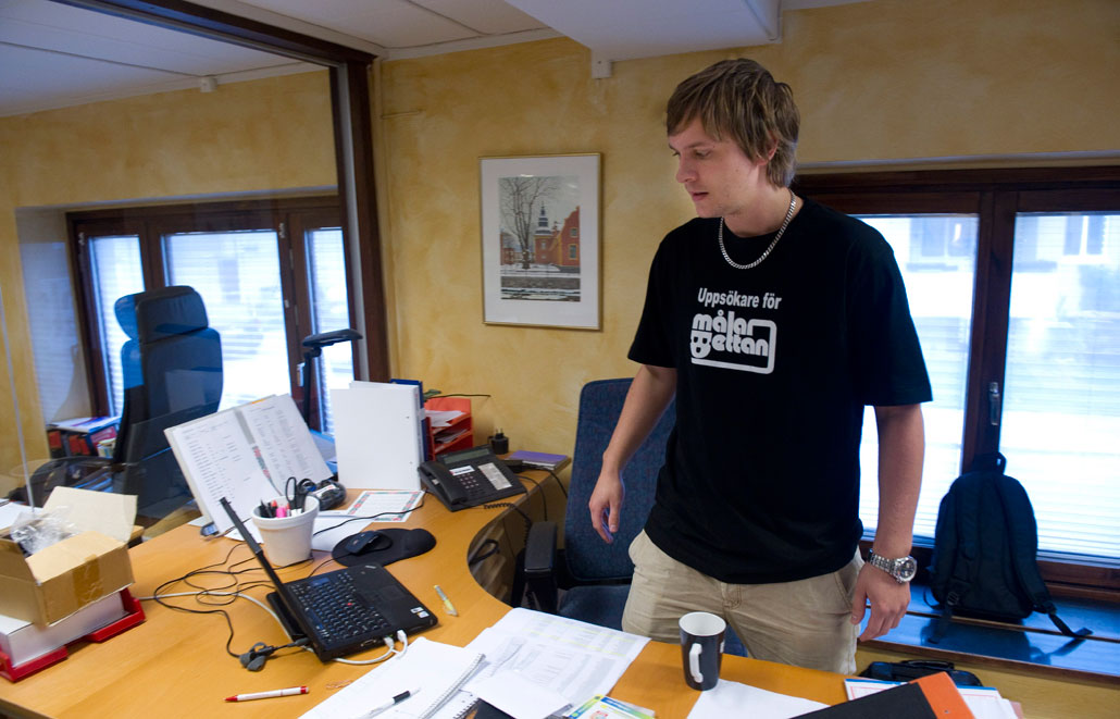 Stefan Johansson hoppas att LO kommer att hinna lyssna på 100 000 unga till våren 2012.