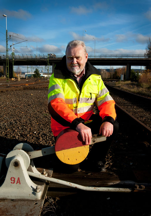 – Jag är nästan född vid rälerna, säger Claes Carlsson, som lärde sig att lägga om klotväxlar för hand som dressinförarare på 1960-talet. Foto: Anna Hållams