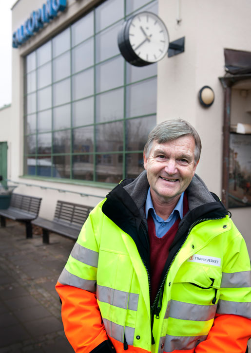 Det gamla stationshuset i Falköping är k-märkt – liksom Ove Daag, som kom till stationen som notisbud redan sommaren 1962. Men från årsskiftet har Trafikverket sagt upp lokalerna i stationshuset, och Ove Daag, som vill jobba vidare efter sin 65-årsdag nästa år, vet inte var han hamnar.