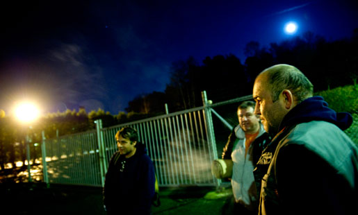 Ödesdigert samtal. De pratade med LO-tidning­en i kanske 25 minuter om sina löner och arbetsvillkor. När reportaget kom i tidningen blev de omedelbart hemskickade. LO-Tidningen har inte fått svar på frågan om de hade någon uppsägningstid i Bulgarien.