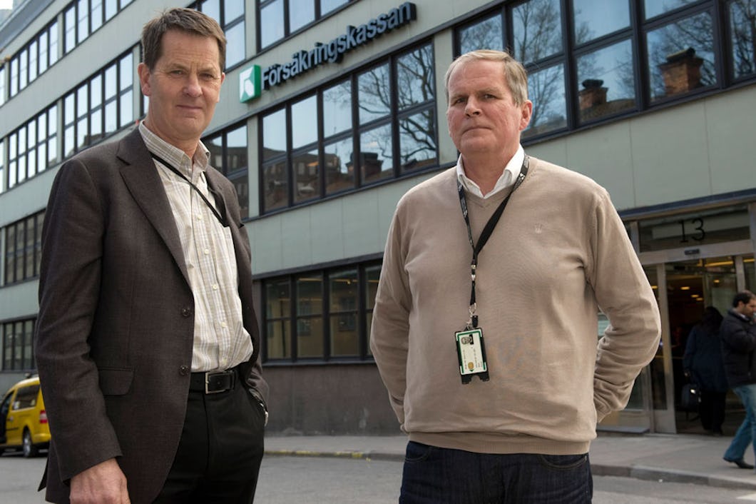 Torgny Collin, säkerhetschef, och Glenn Petrini, säkerhetsrådgivare på Försäkringskassan, ser en direkt koppling mellan den alarmerande ökningen av självmordshot och de nya sjukreglerna som hittills inneburit utförsäkring av fler än 60 000 personer.