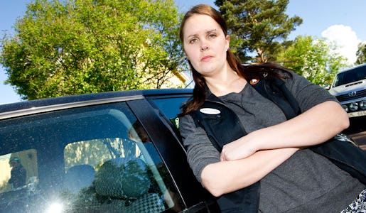 Skyddsombudet Madeleine Karlsson vann mot Leksands kommun. Smittskyddet kräver att hemtjänstens personal får arbetskläder.
