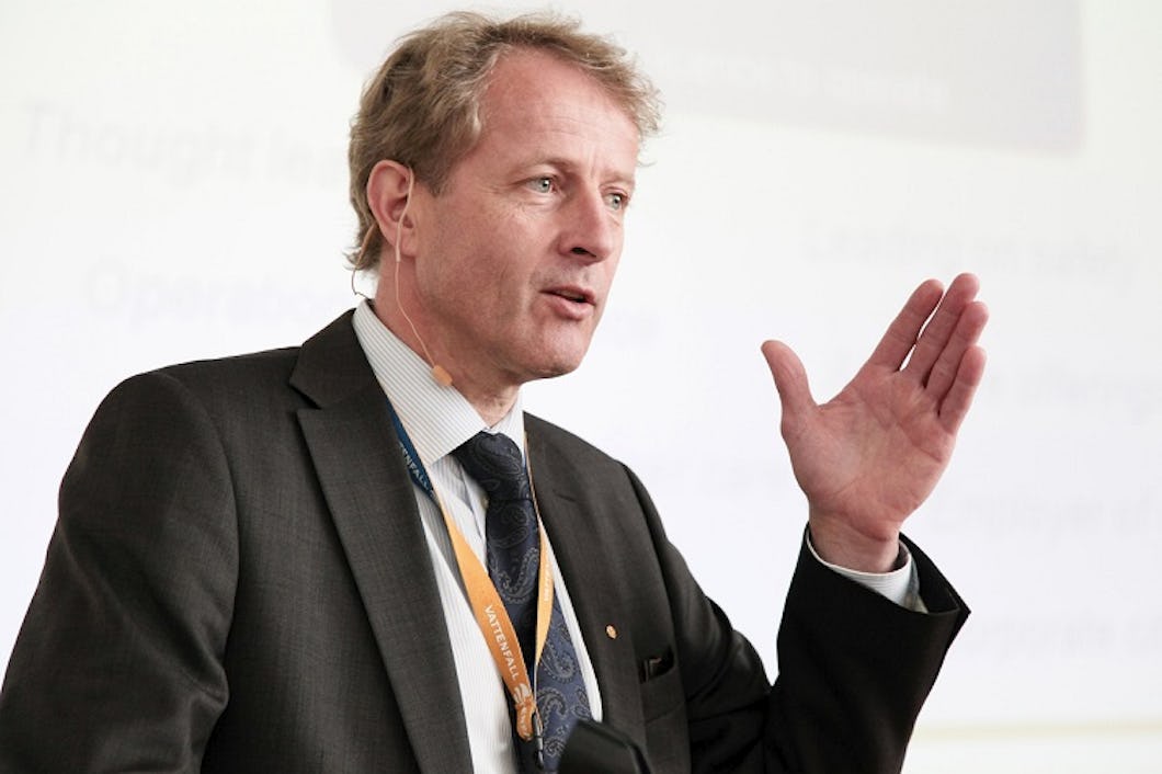 Vattenfalls vd Øystein Løseth meddelade på onsdagen att Vattenfall ska spara 4,5 miljarder kronor till 2014 och att 2 500 anställda förlorar sina jobb. Foto: Elisabeth Redlig