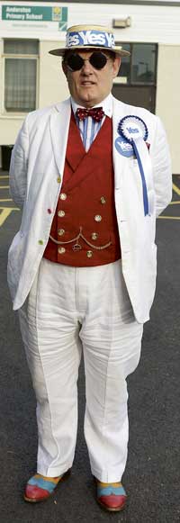 Tom Walsh, pensionerad lärare, deltog i ja-kampanjen från start. Han ser Sverige som förebild.