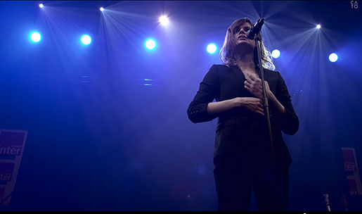 Christine and the Queens har blivit stora i Frankrike. Foto: Videon Paradis perdus, live på France Inter på Youtube