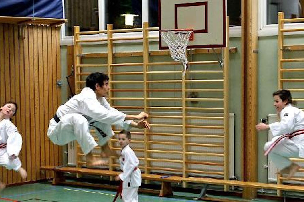 Ibrahim Husseini på karateträningen
