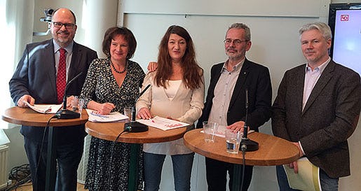 Karl-Petter Thorwaldsson, Annelie Nordström, Susanna Gideonsson, Anders Ferbe och Torbjörn Johansson vid presskonferensen där de gemensamma målen presenterades. Foto: Göran Jacobsson