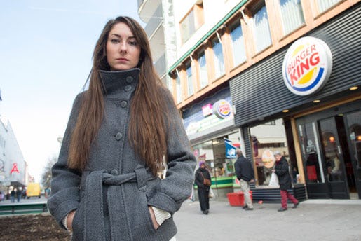 Evelin Schulz blev uppsagd på grund av arbetsbrist, hävdar arbetsgivaren. Men flera har anställts efter att hon fick gå, berättar hennes gamla kollegor. Foto: Fredrik Sandberg