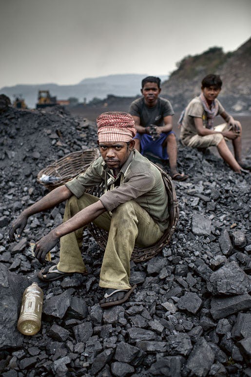 Kolgruvorna är mycket viktiga för Indiens ekonomi, men många anställda har varken ansiktsmasker eller annat skydd. Cancer och tuberkulos är vanligt. Foto: Jonas Gratzer