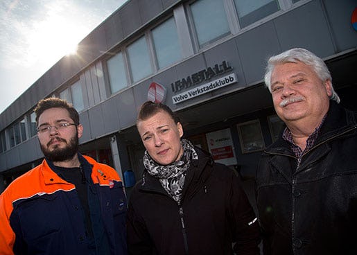 Jan Ripa, Linda Bergström och Glenn Bergström sitter i styrelsen för verkstadsklubben på Volvo personvagnar i Göteborg. De har alla läst igenom LO:s framtidsprogram inför intervjun med Arbetet. Foto: adam ihse