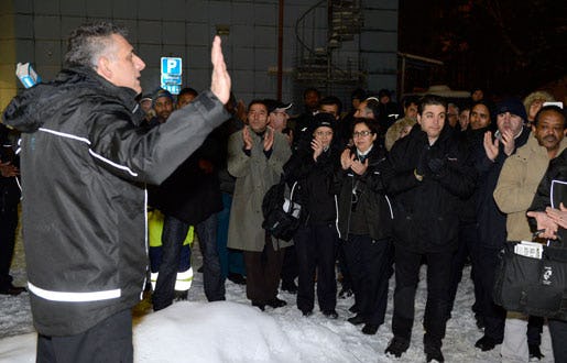 12 februari 2013. Ute i kylan. Relationerna mellan Arriva och Kommunal är riktigt frostiga. Denna kalla februarikväll får bussförarna inte hålla fackmöte inomhus som de brukar. Då samlas de utomhus i stället.