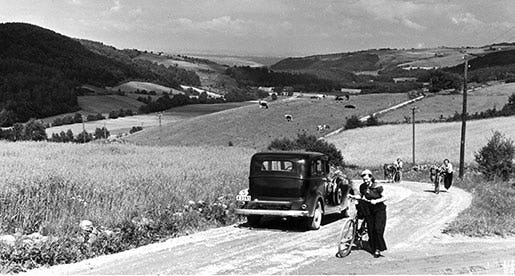 Cykelsemester p Hallandsåsen. Bilden publicerad i boken "Femtiotal" (2001). Foto: Bertil Norberg