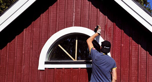 Fixa med huset kan man hinna med också. Foto: Hasse Holmberg