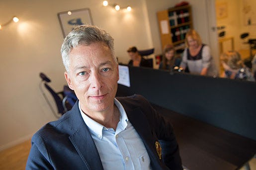 Michael Strauss på Go Veterans kontor i centrala Stockholm, som självklart är bemannat med veteraner. Foto: Fredrik Sandberg