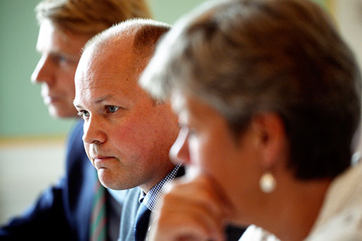 Ministrar manar till samling. Migrationsminister Morgan Johansson och arbetsmarknadsminister Ylva Johansson är nyckelpersoner i satsningen på förbättrat flyktingmottagande där alla kommuner nu tvingas ta sitt ansvar. Vilhelm Stokstad