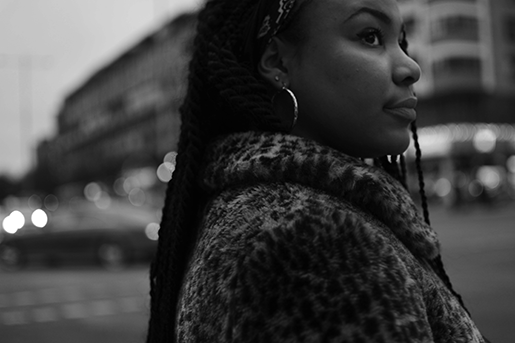 Fanny Ndow Norrbys Instagramkonto @svartkvinnat samlade in svarta kvinnors berättelser om vardagsrasism. Nu har skildringarna samlats i en bok. Foto: Anna Norrby