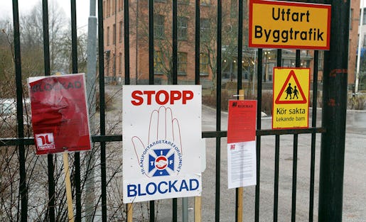 Blockaden i Vaxholm 2005, som ledde till lex Laval. Om kommitténs förslag blir verklighet skulle fackets strid för utstationerade arbetares villkor vara helt i sin ordning. Foto: bertil ericson