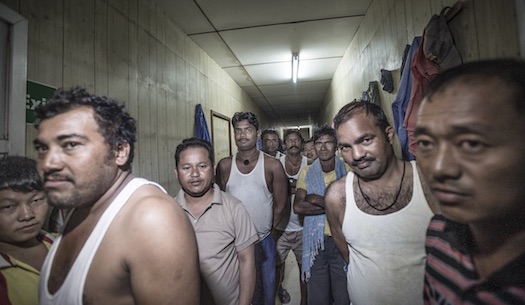 Byggboomen inför fotbolls-VM 2022 har gjort att hundratusentals migrantarbetare från fattiga länder rekryterats till Qatar. De utnyttjas som billig arbetskraft under slavlika förhållanden. De bor trångt och är enligt lag förbjudna att vara med i facket. Foto: Yvonne Åsell