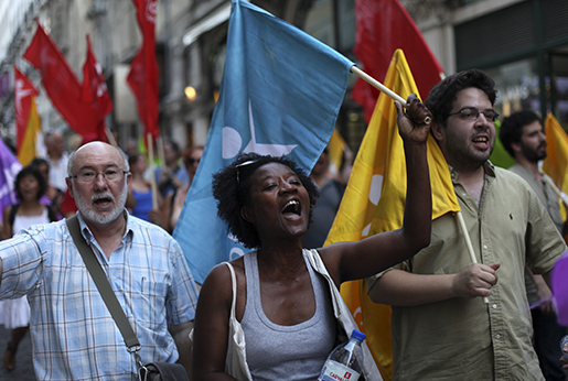 Vänsterdemonstration i Lissabon i Portugal. Foto: AP / Francisco Seco