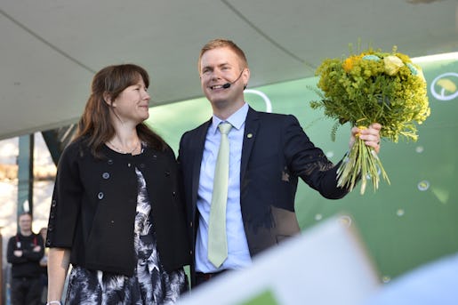VISBY 20150702 Miljˆpartiets bÂda sprÂkrˆr, utbildningsminister Gustav Fridolin samt klimat- och miljˆminister och vice stats≠minister ≈sa Romson p scenen i Almedalen under politikerveckan i Visby. Foto: Henrik Montgomery / TT / kod 10060