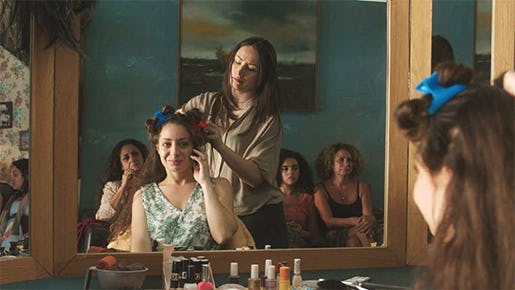 Salongen utspelar sig i ett oroligt Gaza.