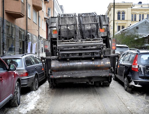 STOCKHOLM 2010-02-18 Sopbil p trÂng gata. Foto: Tomas Oneborg / SvD / SCANPIX / Kod 30142 ** OUT DN (‰ven arkiv) **