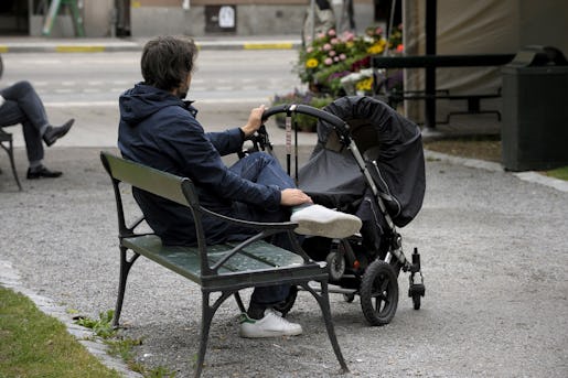 STOCKHOLM 20110620 Pappa med barnvagn Foto: Janerik Henriksson / SCANPIX / Kod 10110