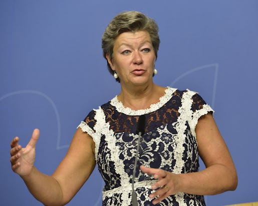 STOCKHOLM 20150825 Ylva Johansson, arbetsmarknadsminister (S), presenterar det arbetsmarknadspolitiska l‰get under en presstr‰ff i Rosenbad. Foto: Jonas Ekstrˆmer / TT kod 10030