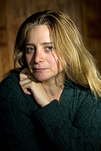 Samar Yazbek kallar kriget i Syrien en ny förintelse, och vill nå fram med budskapet: Hjälp offren och flyktingarna. Foto: Lucas Schifres