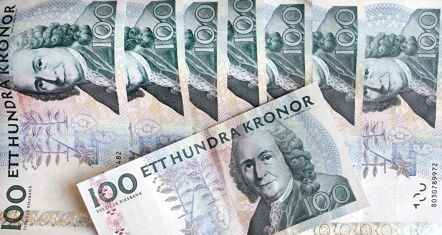 En samling hundrakronors-sedlar