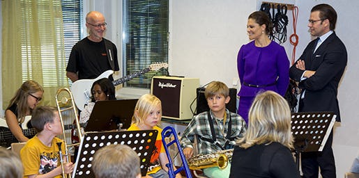 UME≈ 2014-09-11 Kronprinsessan Victoria och prins Daniel besˆker El Sistema-verksamhet p Ers‰ngsskolan i UmeÂ, 11 september 2014. Kronprinsessparet ‰r p besˆk i Ume med anledning KulturhuvudstadsÂret. Foto: Rolf Hˆjer / TT / Kod 40050