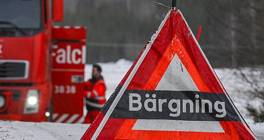 NYK÷PING 20150103 Ishalka p v‰gen vid Bjˆrksund, Tystberga, Sˆdermanland, bl.a. har en buss kanat av v‰gen vid S‰ttersta. Den extrema halkan har bidragit till flera trafikolyckor under morgonen i Sˆrmland. FrÂn flera hÂll i landet rapporteras om bÂde olyckor och inst‰lld trafik till fˆljd av det hala v‰glaget. Foto Pontus Stenberg / TT kod 11287