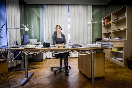 STOCKHOLM 2015-12-16 Socialfˆrs‰kringsminister Annika Strandh‰ll (S) fotograferad p sitt kontor i socialdepartementet Foto: Magnus Hjalmarson Neideman / SvD / TT / Kod 10078 ** OUT DN och Dagens Industri (‰ven arkiv) och Metro**