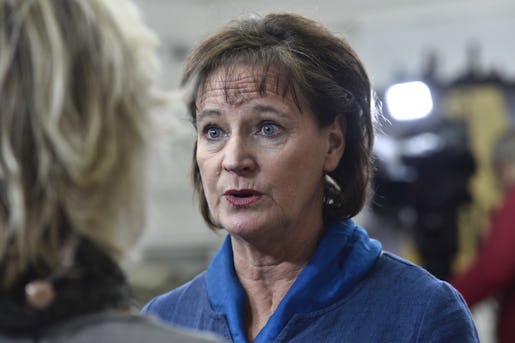 STOCKHOLM 2016-01-14 Kommunals ordfˆrande Annelie Nordstrˆm uttalar sig under en presskonferens p torsdagen. Kommunals tredje vice ordfˆrande och kassˆr Anders Bergstrˆm avgÂr, med anledning av den senaste tidens mediegranskning av Kommunals verksamhet och ekonomi. Foto: Claudio Bresciani / TT / kod 10090