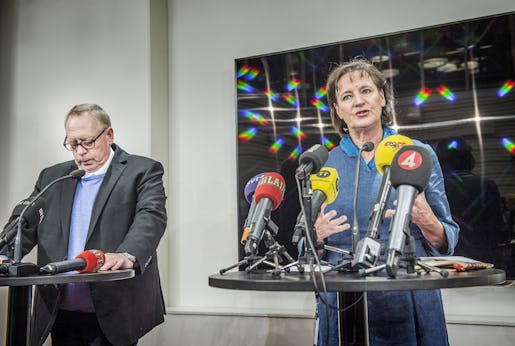 STOCKHOLM 2016-01-14 Vid en presskonferens meddelar Kommunals ordfˆrande Annelie Nordstrˆm att kassˆr Anders Bergstrˆm avgÂr efter avslˆjanden om bland annat frikostiga fester och fiaskoinvesteringar. Foto: Tomas Oneborg / SvD / TT / Kod: 30142 ** OUT DN och Dagens Industri (‰ven arkiv) och Metro **