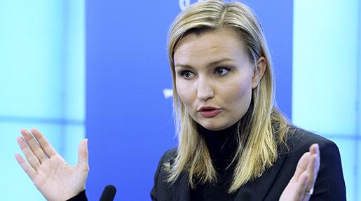 STOCKHOLM 20151111 KDs partiledare Ebba Busch Thor hÂller presstr‰ff med anledning av flyktingkrisen, i Riksdagens presscenter. Foto: Janerik Henriksson / TT kod 10010