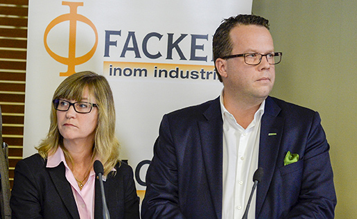 STOCKHOLM 20151102 IF Metalls ordfˆrande Anders Ferbe, GS ordfˆrande Per-Olof Sjˆˆ, Livs ordfˆrande Hans-Olof Nilsson, Sveriges Ingenjˆrers Camilla Frankelius och Unionens ordfˆrande Martin Linder n‰r facken inom industrin hÂller presskonferens om lˆnekrav och allm‰nna krav inom viktiga omrÂden. Foto: Marcus Ericsson / TT / Kod 11470