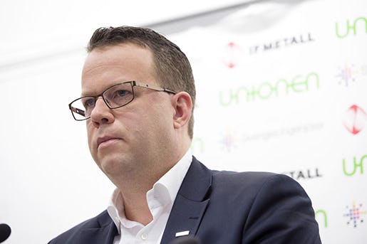 STOCKHOLM 20151221 Martin Linder, fˆrbundsordfˆrande Unionen, n‰r fackfˆrbunden IF Metall, Sveriges Ingenjˆrer och Unionen ˆverl‰mnar sina avtalskrav till Teknikarbetsgivarna. Foto: Jessica Gow / TT / Kod 10070