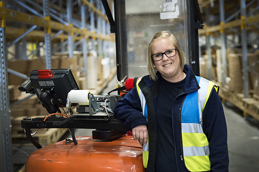 – Det är vi unga som ska ta över i framtiden och då måste vi få plats i beslutande organ, säger Emma Johansson. Foto: Anna Hållams/TT