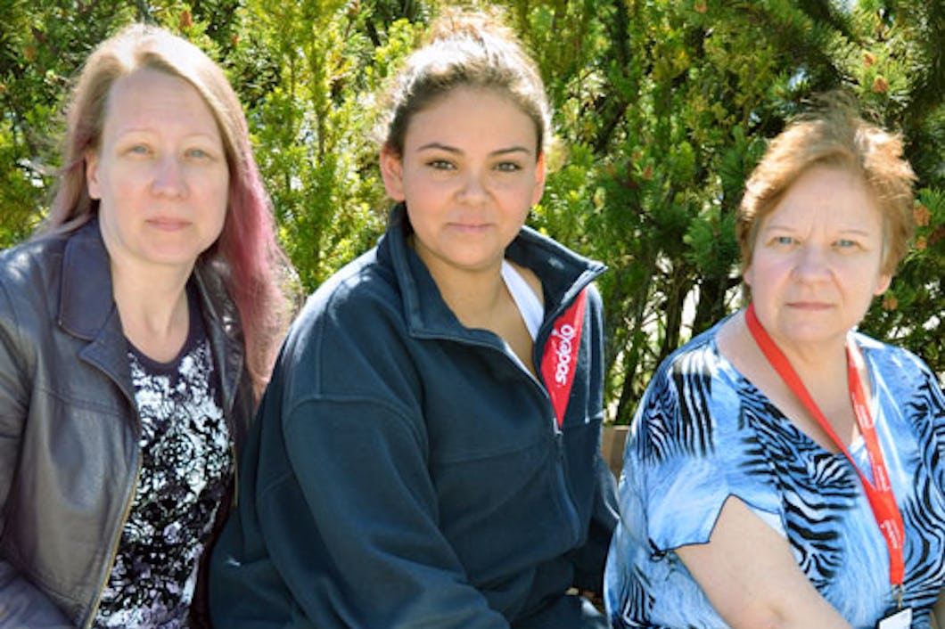 Sodexostädarna Jessica Axelsson, Constanza Monzon och Inkeri Aro är glada att det finns ett avtal men hade önskat bättre villkor.