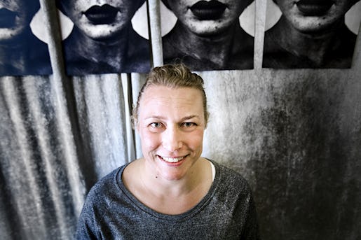 – Ibland säger folk att de också kan känna sig spända inför ett möte och vilja förbereda vad de ska säga. Då brukar jag förklara att om jag skulle äta middag med min sambo (som jag levde med sju år), behövde jag en lista även inför det. Annars kände jag jätteoro, säger Loe Vollenbroek. Foto: Mårten Svemark Klicka på bilden för att se den större.