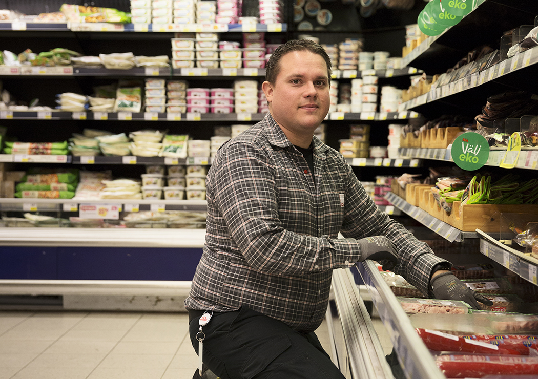 – Folk ska kunna försörja sig utan att ta extrajobb, anser Mattias Persson som ser rätt till heltid som en viktig fråga. Foto: Johan Bävman