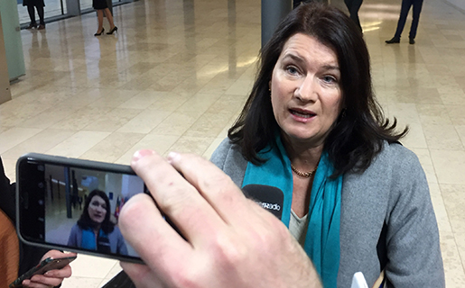 LUXEMBURG 20161018 Handelsminister Ann Linde (S) ‰r fortsatt optimistisk om Ceta-avtalet. "Man missar en historisk chans om man inte tar den h‰r mˆjligheten", s‰ger Linde i Luxemburg. Foto Wiktor Nummelin / TT kod 10510