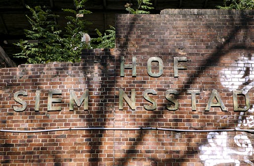 Siemensstadt är en stadsdel i västra Berlin. Stadsdelen utvecklades från slutet av 1800-talet och under 1900-talets första decennium till centrum för elektroindustrijätten Siemens. Det som är kvar av skylten till den gamla Siemens-bahnstationen, Bahnhof Siemensstadt.