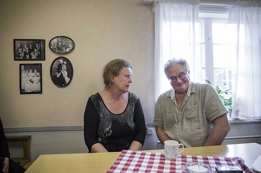 – Sluta gruva dig, säger Marlene Åhdin till Jan-Olof Lundström som ska söka nytt jobb.