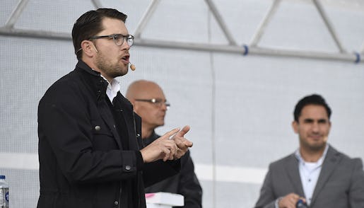 BROM÷LLA 20160930 SD:s partiledare Jimmie ≈kesson (p bilden) och civilminister Ardalan Shekarabi (S) debatterar om lagfˆrslaget i offentliga upphandlingar i Bromˆlla Foto: Bjˆrn Lindgren / TT kod 9290